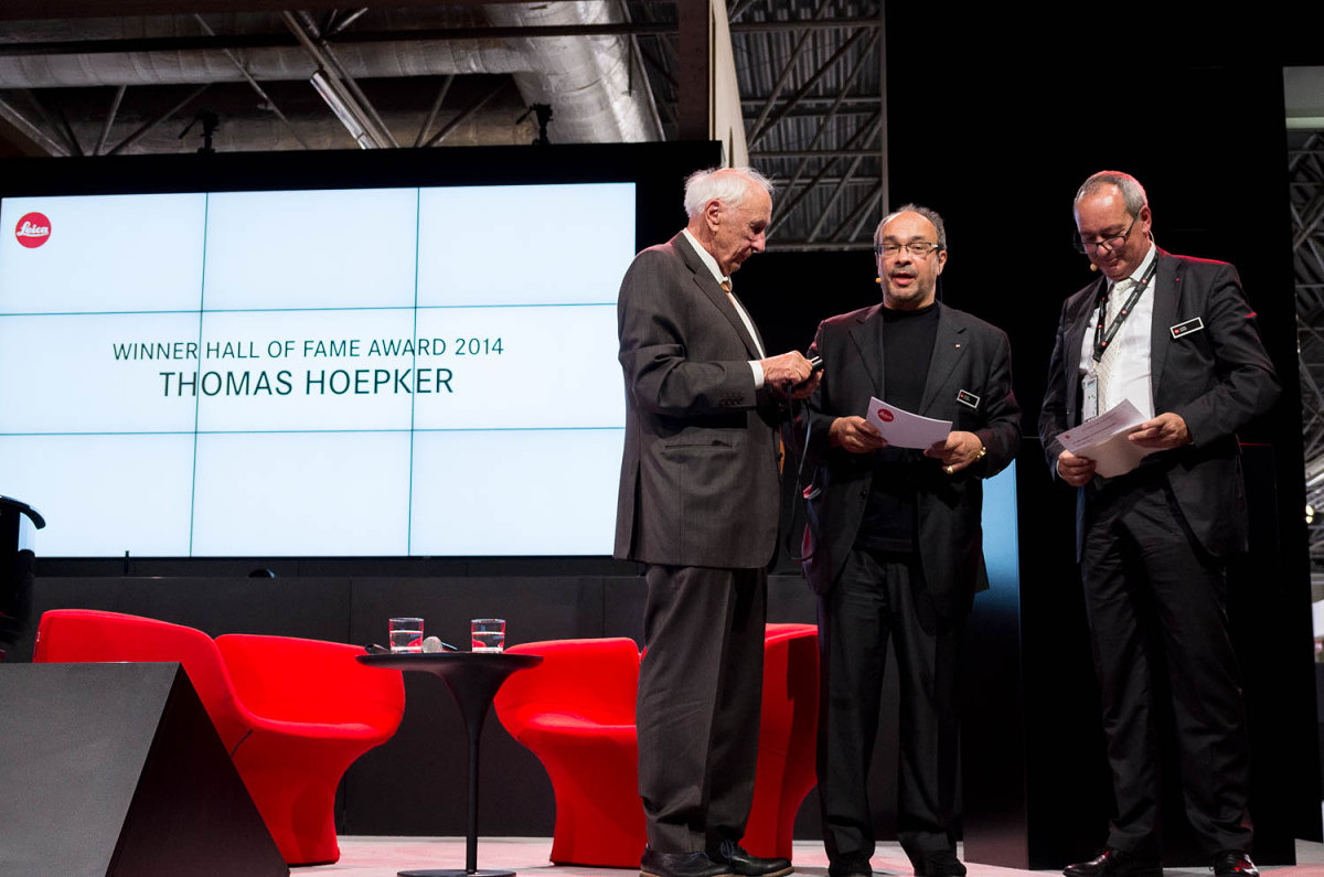 CEO Alfred Schopf and Dr. Kaufmann present Hoepker with a camera and 25,000 Euros