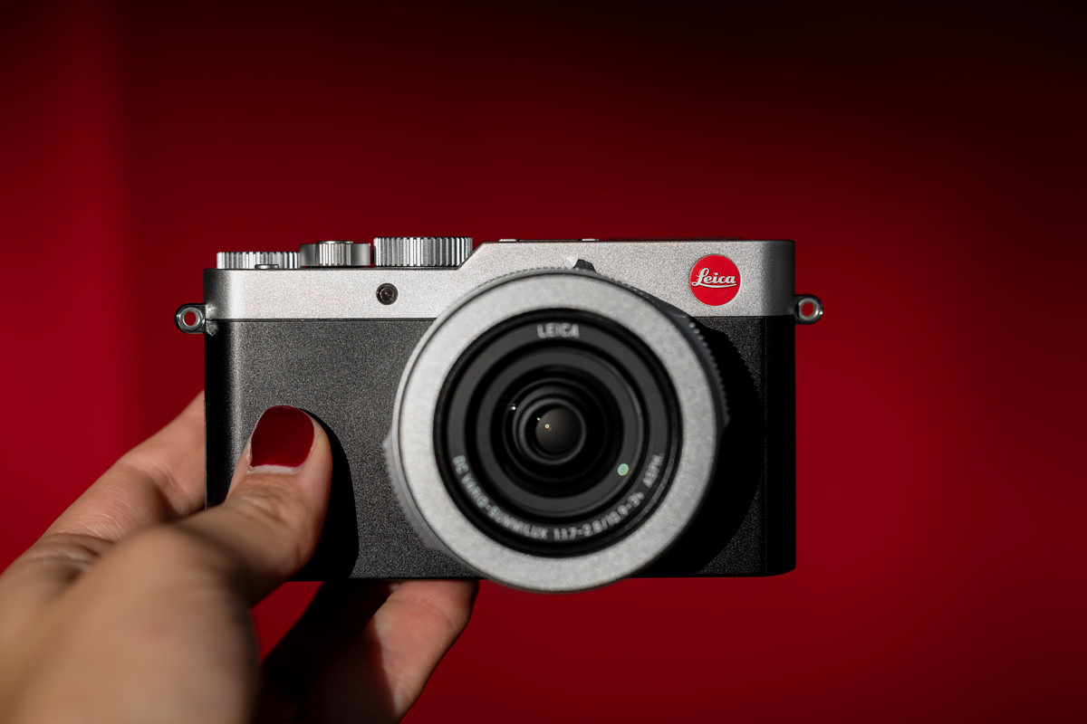 Leica D-Lux 7 Compact Camera (Black)