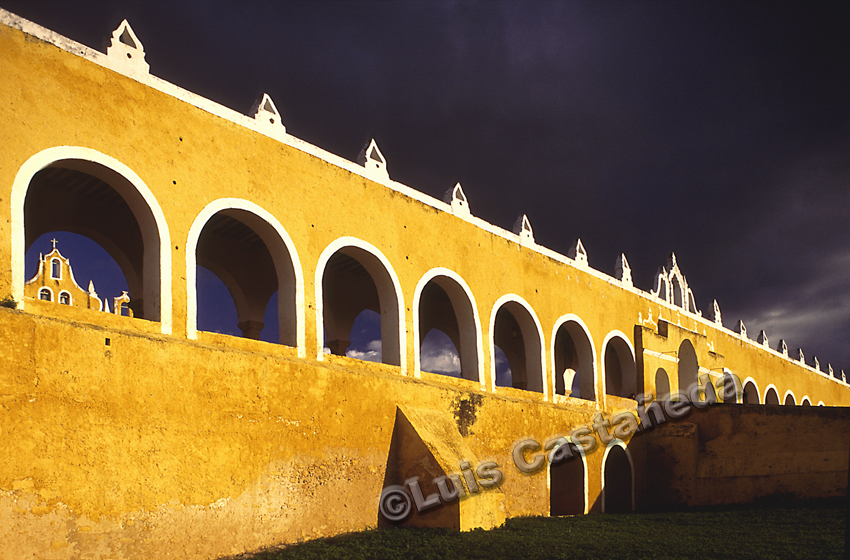 san-antonio-de-izamal-monastery-izamal-yucatan-mexico-leica-r7